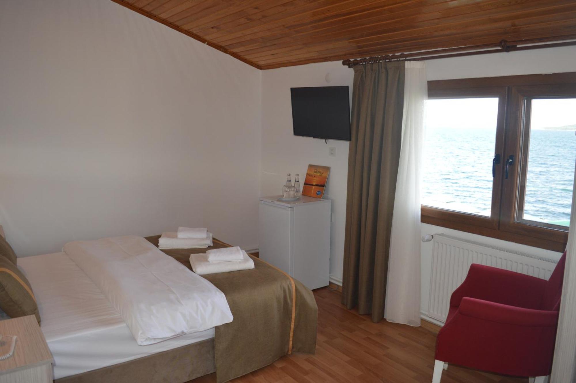 Yakamoz Otel Urla Buitenkant foto