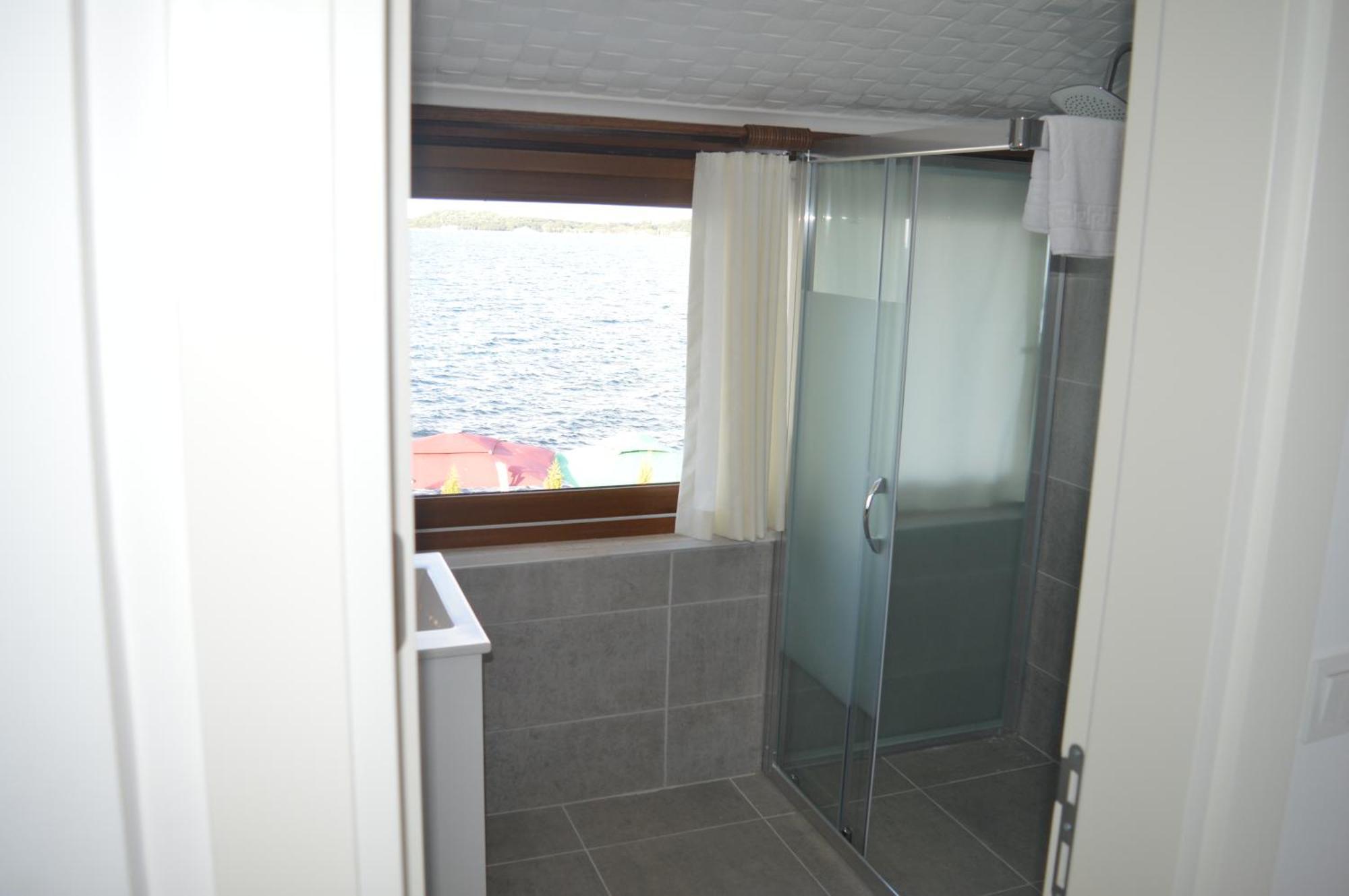 Yakamoz Otel Urla Buitenkant foto
